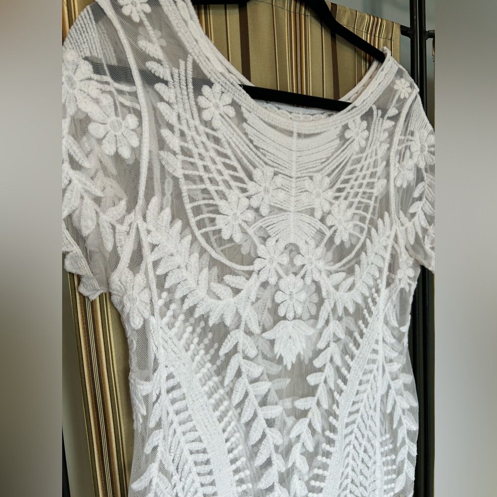 Express short sleeve Baroque lace top